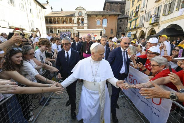 Pope Leo XIV Visits Cathedral In Pavia - Italy Pope Leo XIV meets with civic and religious authorities and the faithful gathered in the central Vittoria Square during his one day pastoral visit to Pavia, northern Italy, on June 20, 2026 in Pavia, Italy. Photo by (EV) Simone Risoluti Vatican Media ABACAPRESS.COM Pavia Italy  Copyright: xABACAx