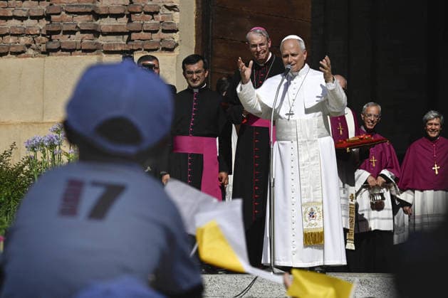 Pope Leo XIV Visits Cathedral In Pavia - Italy Pope Leo XIV meets with civic and religious authorities and the faithful gathered in the central Piazza Duomo during his one day pastoral visit to Pavia, northern Italy, on June 20, 2026 in Pavia, Italy. Photo by (EV) Elisabetta Trevisan Vatican Media ABACAPRESS.COM Pavia Italy  Copyright: xABACAx