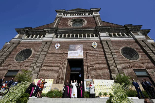 Pope Leo XIV Visits Cathedral In Pavia - Italy Pope Leo XIV meets with civic and religious authorities and the faithful gathered in the central Piazza Duomo during his one day pastoral visit to Pavia, northern Italy, on June 20, 2026 in Pavia, Italy. Photo by (EV) Simone Risoluti Vatican Media ABACAPRESS.COM Pavia Italy  Copyright: xABACAx