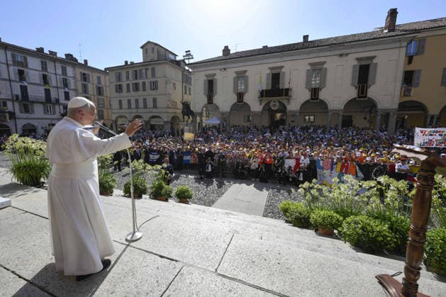 Pope Leo XIV Visits Cathedral In Pavia - Italy Pope Leo XIV meets with civic and religious authorities and the faithful gathered in the central Piazza Duomo during his one day pastoral visit to Pavia, northern Italy, on June 20, 2026 in Pavia, Italy. Photo by (EV) Simone Risoluti Vatican Media ABACAPRESS.COM Pavia Italy  Copyright: xABACAx
