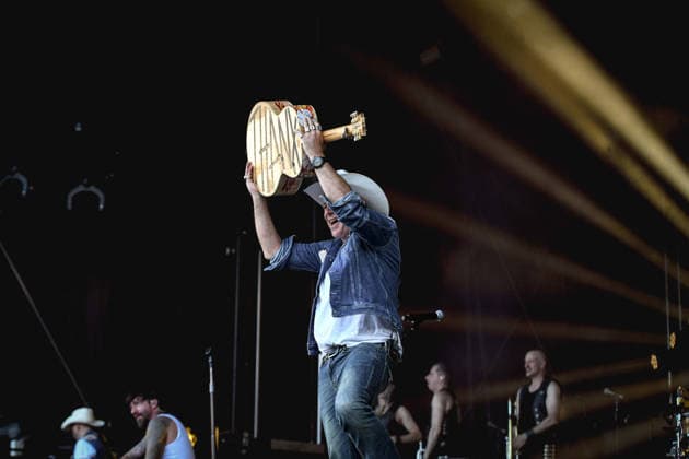 The Boss Hoss Back to the Boots LIVE Summer 2026, Kluturfabrik Cortendorf Concert, Live Music The Boss Hoss Back to the Boots LIVE Summer 2026 20 Jun 2026 Kluturfabrik Cortendorf, Coburg, Germany Image: Sascha Hoss Power, of The Boss Hoss, thanks the fans at the Kluturfabrik Cortendorf with a message on the back of his guitar. Copyright: xPresseFotoxEvansx