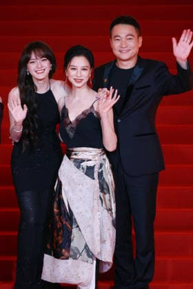 SHANGHAI, CHINA - JUNE 20: Actress Vicky Chen (aka Wen Qi), actress Ni Hongjie and actor Yu Entai arrive at the red carpet of the closing ceremony for the 28th Shanghai International Film Festival on June 20, 2026 in Shanghai, China.  Copyright: xVCGx 111649518309