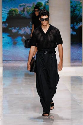 News - Dolce&Gabbana - Runway - Milan Fashion Week - Menswear Spring Summer 2027 MILAN, ITALY - JUNE 20, 2026: A model walks the runway during the Dolce&amp;Gabbana Men s Spring Summer 2027 collection fashion show as part of Milan Fashion Week Menswear in Milan, Italy. Photo: Cinzia Camela. Milan Metropol Italy Copyright: xCinziaxCamelax xLiveMediax LPN_2529272