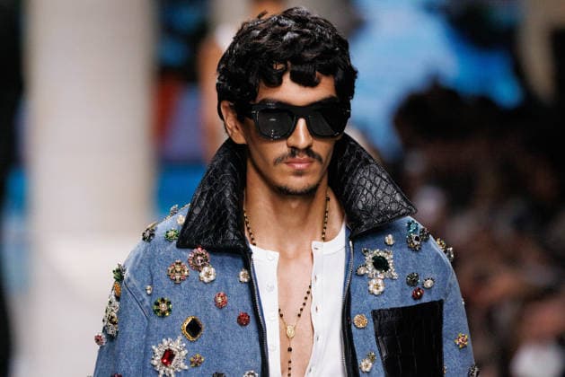 News - Dolce&Gabbana - Runway - Milan Fashion Week - Menswear Spring Summer 2027 MILAN, ITALY - JUNE 20, 2026: A model walks the runway during the Dolce&amp;Gabbana Men s Spring Summer 2027 collection fashion show as part of Milan Fashion Week Menswear in Milan, Italy. Photo: Cinzia Camela. Milan Metropol Italy Copyright: xCinziaxCamelax xLiveMediax LPN_2529298