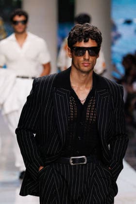 News - Dolce&Gabbana - Runway - Milan Fashion Week - Menswear Spring Summer 2027 MILAN, ITALY - JUNE 20, 2026: A model walks the runway during the Dolce&amp;Gabbana Men s Spring Summer 2027 collection fashion show as part of Milan Fashion Week Menswear in Milan, Italy. Photo: Cinzia Camela. Milan Metropol Italy Copyright: xCinziaxCamelax xLiveMediax LPN_2529304