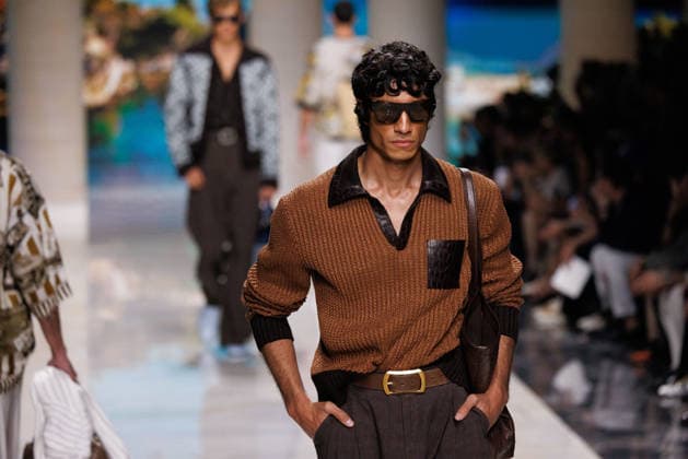 News - Dolce&Gabbana - Runway - Milan Fashion Week - Menswear Spring Summer 2027 MILAN, ITALY - JUNE 20, 2026: A model walks the runway during the Dolce&amp;Gabbana Men s Spring Summer 2027 collection fashion show as part of Milan Fashion Week Menswear in Milan, Italy. Photo: Cinzia Camela. Milan Metropol Italy Copyright: xCinziaxCamelax xLiveMediax LPN_2529318