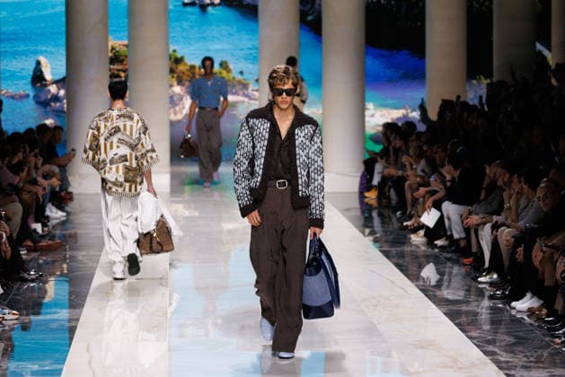 News - Dolce&Gabbana - Runway - Milan Fashion Week - Menswear Spring Summer 2027 MILAN, ITALY - JUNE 20, 2026: A model walks the runway during the Dolce&amp;Gabbana Men s Spring Summer 2027 collection fashion show as part of Milan Fashion Week Menswear in Milan, Italy. Photo: Cinzia Camela. Milan Metropol Italy Copyright: xCinziaxCamelax xLiveMediax LPN_2529321