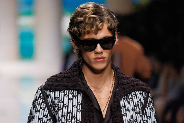 News - Dolce&Gabbana - Runway - Milan Fashion Week - Menswear Spring Summer 2027 MILAN, ITALY - JUNE 20, 2026: A model walks the runway during the Dolce&amp;Gabbana Men s Spring Summer 2027 collection fashion show as part of Milan Fashion Week Menswear in Milan, Italy. Photo: Cinzia Camela. Milan Metropol Italy Copyright: xCinziaxCamelax xLiveMediax LPN_2529324