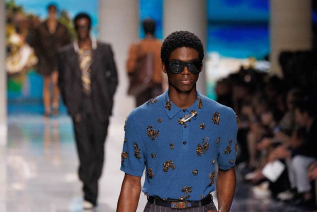 News - Dolce&Gabbana - Runway - Milan Fashion Week - Menswear Spring Summer 2027 MILAN, ITALY - JUNE 20, 2026: A model walks the runway during the Dolce&amp;Gabbana Men s Spring Summer 2027 collection fashion show as part of Milan Fashion Week Menswear in Milan, Italy. Photo: Cinzia Camela. Milan Metropol Italy Copyright: xCinziaxCamelax xLiveMediax LPN_2529326