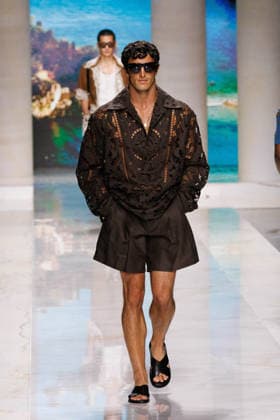 News - Dolce&Gabbana - Runway - Milan Fashion Week - Menswear Spring Summer 2027 MILAN, ITALY - JUNE 20, 2026: A model walks the runway during the Dolce&amp;Gabbana Men s Spring Summer 2027 collection fashion show as part of Milan Fashion Week Menswear in Milan, Italy. Photo: Cinzia Camela. Milan Metropol Italy Copyright: xCinziaxCamelax xLiveMediax LPN_2529339