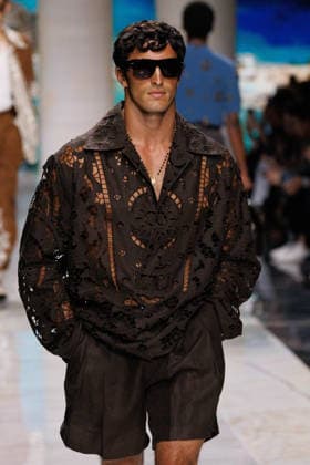 News - Dolce&Gabbana - Runway - Milan Fashion Week - Menswear Spring Summer 2027 MILAN, ITALY - JUNE 20, 2026: A model walks the runway during the Dolce&amp;Gabbana Men s Spring Summer 2027 collection fashion show as part of Milan Fashion Week Menswear in Milan, Italy. Photo: Cinzia Camela. Milan Metropol Italy Copyright: xCinziaxCamelax xLiveMediax LPN_2529341