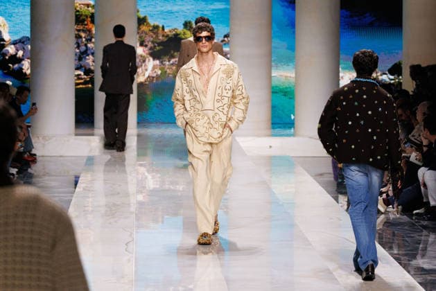 News - Dolce&Gabbana - Runway - Milan Fashion Week - Menswear Spring Summer 2027 MILAN, ITALY - JUNE 20, 2026: A model walks the runway during the Dolce&amp;Gabbana Men s Spring Summer 2027 collection fashion show as part of Milan Fashion Week Menswear in Milan, Italy. Photo: Cinzia Camela. Milan Metropol Italy Copyright: xCinziaxCamelax xLiveMediax LPN_2529356