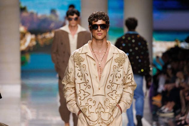 News - Dolce&Gabbana - Runway - Milan Fashion Week - Menswear Spring Summer 2027 MILAN, ITALY - JUNE 20, 2026: A model walks the runway during the Dolce&amp;Gabbana Men s Spring Summer 2027 collection fashion show as part of Milan Fashion Week Menswear in Milan, Italy. Photo: Cinzia Camela. Milan Metropol Italy Copyright: xCinziaxCamelax xLiveMediax LPN_2529358