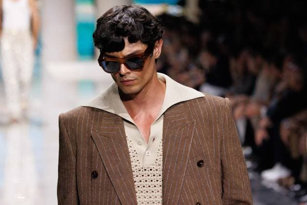 News - Dolce&Gabbana - Runway - Milan Fashion Week - Menswear Spring Summer 2027 MILAN, ITALY - JUNE 20, 2026: A model walks the runway during the Dolce&amp;Gabbana Men s Spring Summer 2027 collection fashion show as part of Milan Fashion Week Menswear in Milan, Italy. Photo: Cinzia Camela. Milan Metropol Italy Copyright: xCinziaxCamelax xLiveMediax LPN_2529362