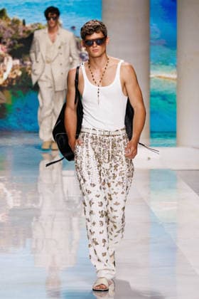 News - Dolce&Gabbana - Runway - Milan Fashion Week - Menswear Spring Summer 2027 MILAN, ITALY - JUNE 20, 2026: A model walks the runway during the Dolce&amp;Gabbana Men s Spring Summer 2027 collection fashion show as part of Milan Fashion Week Menswear in Milan, Italy. Photo: Cinzia Camela. Milan Metropol Italy Copyright: xCinziaxCamelax xLiveMediax LPN_2529363