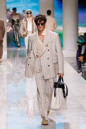 News - Dolce&Gabbana - Runway - Milan Fashion Week - Menswear Spring Summer 2027 MILAN, ITALY - JUNE 20, 2026: A model walks the runway during the Dolce&amp;Gabbana Men s Spring Summer 2027 collection fashion show as part of Milan Fashion Week Menswear in Milan, Italy. Photo: Cinzia Camela. Milan Metropol Italy Copyright: xCinziaxCamelax xLiveMediax LPN_2529368