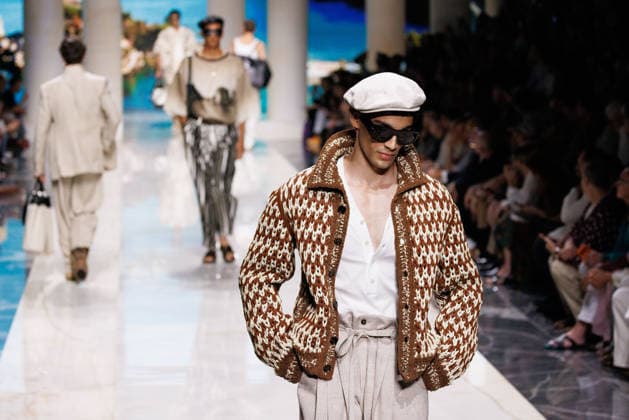 News - Dolce&Gabbana - Runway - Milan Fashion Week - Menswear Spring Summer 2027 MILAN, ITALY - JUNE 20, 2026: A model walks the runway during the Dolce&amp;Gabbana Men s Spring Summer 2027 collection fashion show as part of Milan Fashion Week Menswear in Milan, Italy. Photo: Cinzia Camela. Milan Metropol Italy Copyright: xCinziaxCamelax xLiveMediax LPN_2529371