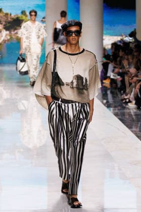 News - Dolce&Gabbana - Runway - Milan Fashion Week - Menswear Spring Summer 2027 MILAN, ITALY - JUNE 20, 2026: A model walks the runway during the Dolce&amp;Gabbana Men s Spring Summer 2027 collection fashion show as part of Milan Fashion Week Menswear in Milan, Italy. Photo: Cinzia Camela. Milan Metropol Italy Copyright: xCinziaxCamelax xLiveMediax LPN_2529372