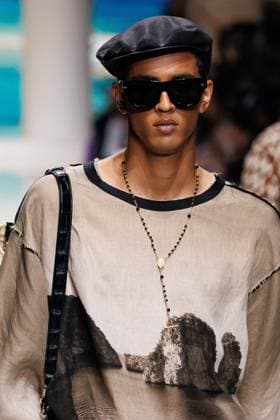 News - Dolce&Gabbana - Runway - Milan Fashion Week - Menswear Spring Summer 2027 MILAN, ITALY - JUNE 20, 2026: A model walks the runway during the Dolce&amp;Gabbana Men s Spring Summer 2027 collection fashion show as part of Milan Fashion Week Menswear in Milan, Italy. Photo: Cinzia Camela. Milan Metropol Italy Copyright: xCinziaxCamelax xLiveMediax LPN_2529373