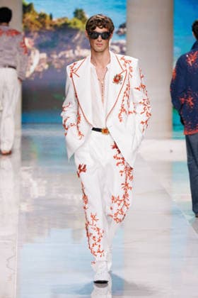 News - Dolce&Gabbana - Runway - Milan Fashion Week - Menswear Spring Summer 2027 MILAN, ITALY - JUNE 20, 2026: A model walks the runway during the Dolce&amp;Gabbana Men s Spring Summer 2027 collection fashion show as part of Milan Fashion Week Menswear in Milan, Italy. Photo: Cinzia Camela. Milan Metropol Italy Copyright: xCinziaxCamelax xLiveMediax LPN_2529379