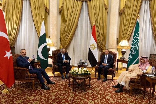 Turkish Foreign Minister Hakan Fidan in Egypt??????? CAIRO, EGYPT - JUNE 21: Turkish Foreign Minister Hakan Fidan (L) attends the 4th Turkiye-Egypt-Pakistan-Saudi Arabia Foreign Ministers Meeting during his official diplomatic visit to Cairo, Egypt on June 21, 2026. Murat Gok Anadolu Cairo Egypt. Editorial use only. Please get in touch for any other usage.  Copyright: x2026xAnadoluxMuratxGokx
