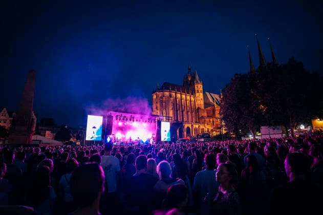 Kamrad live beim 49. Krämerbrückenfest auf dem Domplatz. Erfurt, 19.06.2026 *** Kamrad live at the 49th Krämerbrückenfest on Domplatz in Erfurt, June 19, 2026,detected_source_language Foto:xM.xKremerx xFuturexImagex kraemerbrueckenfest_6624