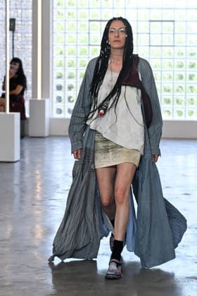 IPA85907754 - Milan, Milan Men™s Fashion Week Spring Summer 2027 - Men™s Fashion, Spring Summer 2027 - Simon Cracker fashion show - runway - pictured: model  Copyright: xSimonaxChiocciax xSimonaxChiocciax 85907754