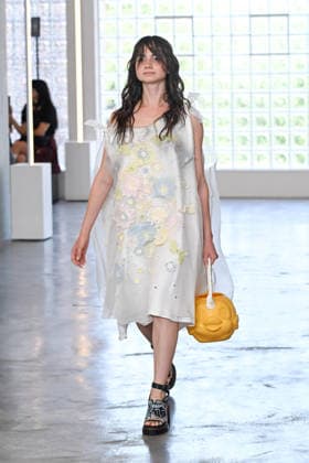 IPA85907692 - Milan, Milan Men™s Fashion Week Spring Summer 2027 - Men™s Fashion, Spring Summer 2027 - Simon Cracker fashion show - runway - pictured: model  Copyright: xSimonaxChiocciax xSimonaxChiocciax 85907692