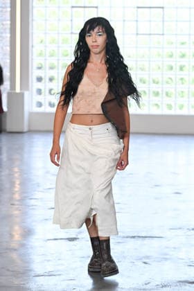 IPA85907700 - Milan, Milan Men™s Fashion Week Spring Summer 2027 - Men™s Fashion, Spring Summer 2027 - Simon Cracker fashion show - runway - pictured: model  Copyright: xSimonaxChiocciax xSimonaxChiocciax 85907700