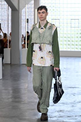 IPA85907727 - Milan, Milan Men™s Fashion Week Spring Summer 2027 - Men™s Fashion, Spring Summer 2027 - Simon Cracker fashion show - runway - pictured: model  Copyright: xSimonaxChiocciax xSimonaxChiocciax 85907727