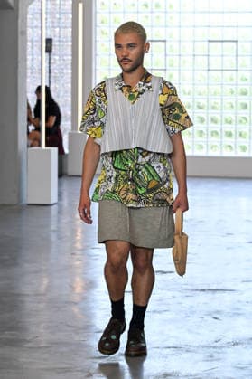 IPA85907738 - Milan, Milan Men™s Fashion Week Spring Summer 2027 - Men™s Fashion, Spring Summer 2027 - Simon Cracker fashion show - runway - pictured: model  Copyright: xSimonaxChiocciax xSimonaxChiocciax 85907738