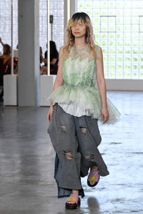 IPA85907742 - Milan, Milan Men™s Fashion Week Spring Summer 2027 - Men™s Fashion, Spring Summer 2027 - Simon Cracker fashion show - runway - pictured: model  Copyright: xSimonaxChiocciax xSimonaxChiocciax 85907742