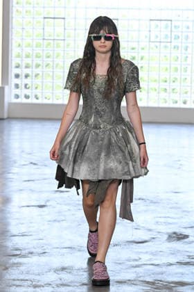 IPA85907780 - Milan, Milan Men™s Fashion Week Spring Summer 2027 - Men™s Fashion, Spring Summer 2027 - Simon Cracker fashion show - runway - pictured: model  Copyright: xSimonaxChiocciax xSimonaxChiocciax 85907780
