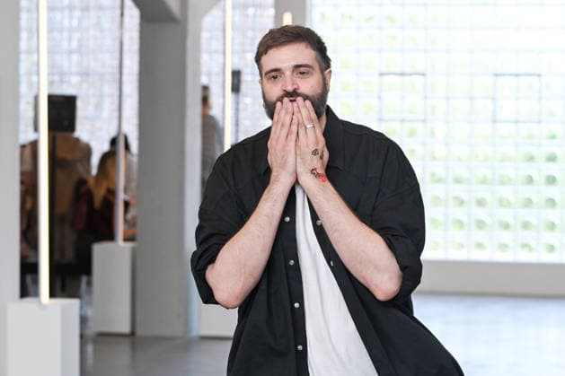 IPA85907819 - Milan, Milan Men™s Fashion Week Spring Summer 2027 - Men™s Fashion, Spring Summer 2027 - Simon Cracker fashion show - runway - pictured: Simone Botte  Copyright: xSimonaxChiocciax xSimonaxChiocciax 85907819