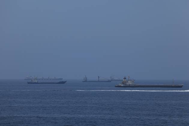 Commercial ships and oil tankers in Gulf of Oman ahead of Hormuz reopening MUSCAT, OMAN - JUNE 21: A view of commercial cargo vessels and crude oil tankers are anchored in the Gulf of Oman, off the coast of Muscat, Oman, on June 21, 2026, as they prepare to transit through the critical Strait of Hormuz. Maritime traffic along this vital global trade corridor experienced severe disruptions following heightened geopolitical tensions between the United States and Iran that escalated earlier in February. Following a diplomatic memorandum of understanding reached in mid-June, the strategic waterway is expected to fully reopen to international shipping and energy transit. Shady Alassar Anadolu Muscat Oman. Editorial use only. Please get in touc  Copyright: x2026xAnadoluxShadyxAlassarx