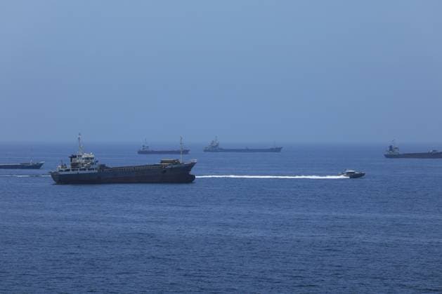 Commercial ships and oil tankers in Gulf of Oman ahead of Hormuz reopening MUSCAT, OMAN - JUNE 21: A view of commercial cargo vessels and crude oil tankers are anchored in the Gulf of Oman, off the coast of Muscat, Oman, on June 21, 2026, as they prepare to transit through the critical Strait of Hormuz. Maritime traffic along this vital global trade corridor experienced severe disruptions following heightened geopolitical tensions between the United States and Iran that escalated earlier in February. Following a diplomatic memorandum of understanding reached in mid-June, the strategic waterway is expected to fully reopen to international shipping and energy transit. Shady Alassar Anadolu Muscat Oman. Editorial use only. Please get in touc  Copyright: x2026xAnadoluxShadyxAlassarx