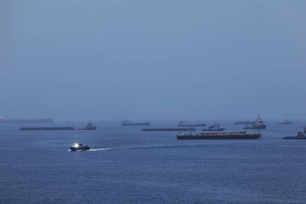 Commercial ships and oil tankers in Gulf of Oman ahead of Hormuz reopening MUSCAT, OMAN - JUNE 21: A view of commercial cargo vessels and crude oil tankers are anchored in the Gulf of Oman, off the coast of Muscat, Oman, on June 21, 2026, as they prepare to transit through the critical Strait of Hormuz. Maritime traffic along this vital global trade corridor experienced severe disruptions following heightened geopolitical tensions between the United States and Iran that escalated earlier in February. Following a diplomatic memorandum of understanding reached in mid-June, the strategic waterway is expected to fully reopen to international shipping and energy transit. Shady Alassar Anadolu Muscat Oman. Editorial use only. Please get in touc  Copyright: x2026xAnadoluxShadyxAlassarx