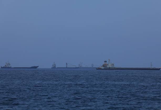 Commercial ships and oil tankers in Gulf of Oman ahead of Hormuz reopening MUSCAT, OMAN - JUNE 21: A view of commercial cargo vessels and crude oil tankers are anchored in the Gulf of Oman, off the coast of Muscat, Oman, on June 21, 2026, as they prepare to transit through the critical Strait of Hormuz. Maritime traffic along this vital global trade corridor experienced severe disruptions following heightened geopolitical tensions between the United States and Iran that escalated earlier in February. Following a diplomatic memorandum of understanding reached in mid-June, the strategic waterway is expected to fully reopen to international shipping and energy transit. Shady Alassar Anadolu Muscat Oman. Editorial use only. Please get in touc  Copyright: x2026xAnadoluxShadyxAlassarx