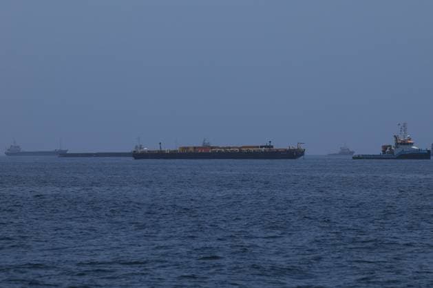 Commercial ships and oil tankers in Gulf of Oman ahead of Hormuz reopening MUSCAT, OMAN - JUNE 21: A view of commercial cargo vessels and crude oil tankers are anchored in the Gulf of Oman, off the coast of Muscat, Oman, on June 21, 2026, as they prepare to transit through the critical Strait of Hormuz. Maritime traffic along this vital global trade corridor experienced severe disruptions following heightened geopolitical tensions between the United States and Iran that escalated earlier in February. Following a diplomatic memorandum of understanding reached in mid-June, the strategic waterway is expected to fully reopen to international shipping and energy transit. Shady Alassar Anadolu Muscat Oman. Editorial use only. Please get in touc  Copyright: x2026xAnadoluxShadyxAlassarx