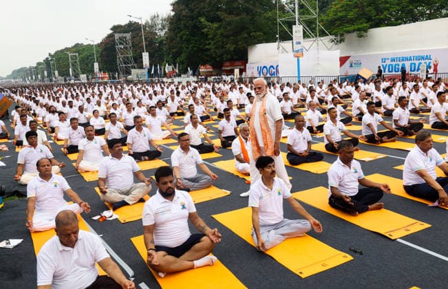 PM Modi takes part in 12th International Day of Yoga celebrations Kolkata, Jun 21 (ANI): Prime Minister Narendra Modi takes part in 12th International Day of Yoga celebrations, in Kolkata on Sunday. (DPR PMO ANI Photo) Kolkata West Bengal India Copyright: xANIx ANI_20260621014