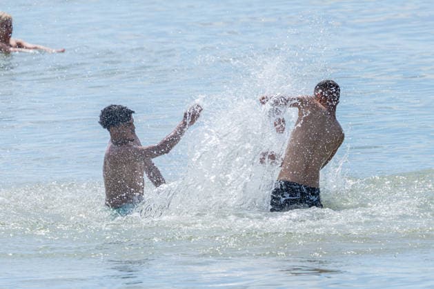 June 21, 2026, Brighton, UK: London, UK. Sunseekers cool off in the sea as they enjoy the warm sunshine on Brighton Beach, East Sussex today as weather forecasters predict another heatwave for the South of the country. The Met Office has issued Amber alerts for Ã¢â‚¬ËœExtreme HeatÃ¢â‚¬â ¢ today with highs of over 38c for London and the South East by Wednesday. Brighton UK  - ZUMAl94_ 20260621_zaf_l94_004 Copyright: xAlexxLentatix