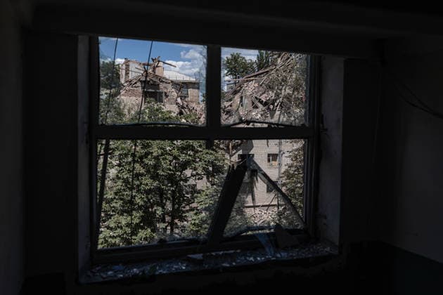 Aftermath of Russian airstrike in Sloviansk SLOVIANSK, UKRAINE - JUNE 21: The aftermath of a Russian attack using a multiple rocket launcher system on a neighbourhood in the city of Sloviansk, Ukraine, 21 June 2026 Diego Herrera Carcedo Anadolu Sloviansk Ukraine. Editorial use only. Please get in touch for any other usage.  Copyright: x2026xAnadoluxDiegoxHerreraxCarcedox