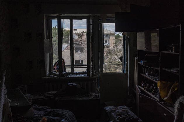 Aftermath of Russian airstrike in Sloviansk SLOVIANSK, UKRAINE - JUNE 21: The aftermath of a Russian attack using a multiple rocket launcher system on a neighbourhood in the city of Sloviansk, Ukraine, 21 June 2026 Diego Herrera Carcedo Anadolu Sloviansk Ukraine. Editorial use only. Please get in touch for any other usage.  Copyright: x2026xAnadoluxDiegoxHerreraxCarcedox