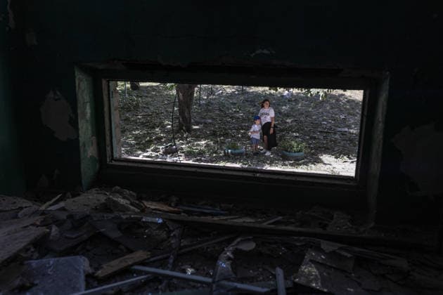 Aftermath of Russian airstrike in Sloviansk SLOVIANSK, UKRAINE - JUNE 21: A mother and her son at the scene of a Russian attack using a multiple rocket launcher system on a neighbourhood in the city of Sloviansk, Ukraine, 21 June 2026 Diego Herrera Carcedo Anadolu Sloviansk Ukraine. Editorial use only. Please get in touch for any other usage.  Copyright: x2026xAnadoluxDiegoxHerreraxCarcedox