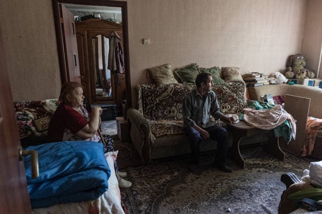 Aftermath of Russian airstrike in Sloviansk SLOVIANSK, UKRAINE - JUNE 21: An elderly couple in their home, which was damaged following a Russian attack using a multiple rocket launcher system on a neighbourhood in the city of Sloviansk, Ukraine, 21 June 2026 Diego Herrera Carcedo Anadolu Sloviansk Ukraine. Editorial use only. Please get in touch for any other usage.  Copyright: x2026xAnadoluxDiegoxHerreraxCarcedox