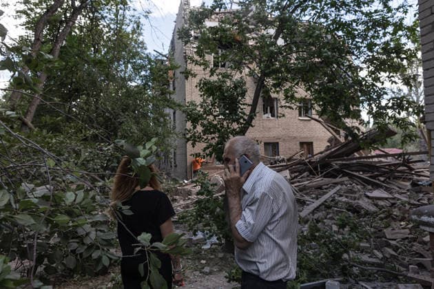 Aftermath of Russian airstrike in Sloviansk SLOVIANSK, UKRAINE - JUNE 21: The aftermath of a Russian attack using a multiple rocket launcher system on a neighbourhood in the city of Sloviansk, Ukraine, 21 June 2026 Diego Herrera Carcedo Anadolu Sloviansk Ukraine. Editorial use only. Please get in touch for any other usage.  Copyright: x2026xAnadoluxDiegoxHerreraxCarcedox