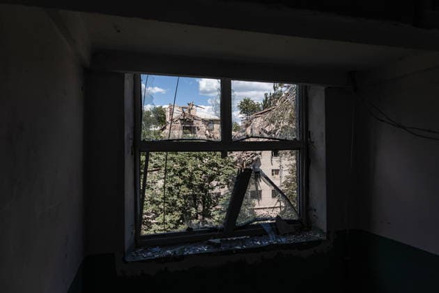 Aftermath of Russian airstrike in Sloviansk SLOVIANSK, UKRAINE - JUNE 21: The aftermath of a Russian attack using a multiple rocket launcher system on a neighbourhood in the city of Sloviansk, Ukraine, 21 June 2026 Diego Herrera Carcedo Anadolu Sloviansk Ukraine. Editorial use only. Please get in touch for any other usage.  Copyright: x2026xAnadoluxDiegoxHerreraxCarcedox
