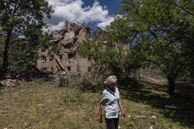 Aftermath of Russian airstrike in Sloviansk SLOVIANSK, UKRAINE - JUNE 21: The aftermath of a Russian attack using a multiple rocket launcher system on a neighbourhood in the city of Sloviansk, Ukraine, 21 June 2026 Diego Herrera Carcedo Anadolu Sloviansk Ukraine. Editorial use only. Please get in touch for any other usage.  Copyright: x2026xAnadoluxDiegoxHerreraxCarcedox