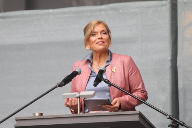 veteranentag berlin Berlin, 21.06.2026 Bundestagspräsidentin Julia Klöckner eröffnet die Fotoazustellung von Fotograf und Sänger Bryan Adams zum Nationalen Veteranentag *** Veterans Day in Berlin, Berlin, June 21, 2026 Copyright: xMatthiasxGränzdörferx