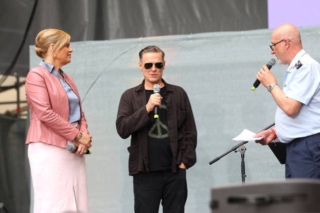 veteranentag berlin Berlin, 21.06.2026 Bundestagspräsidentin Julia Klöckner eröffnet die Fotoazustellung von Fotograf und Sänger Bryan Adams zum Nationalen Veteranentag *** Veterans Day in Berlin, Berlin, June 21, 2026 Copyright: xMatthiasxGränzdörferx